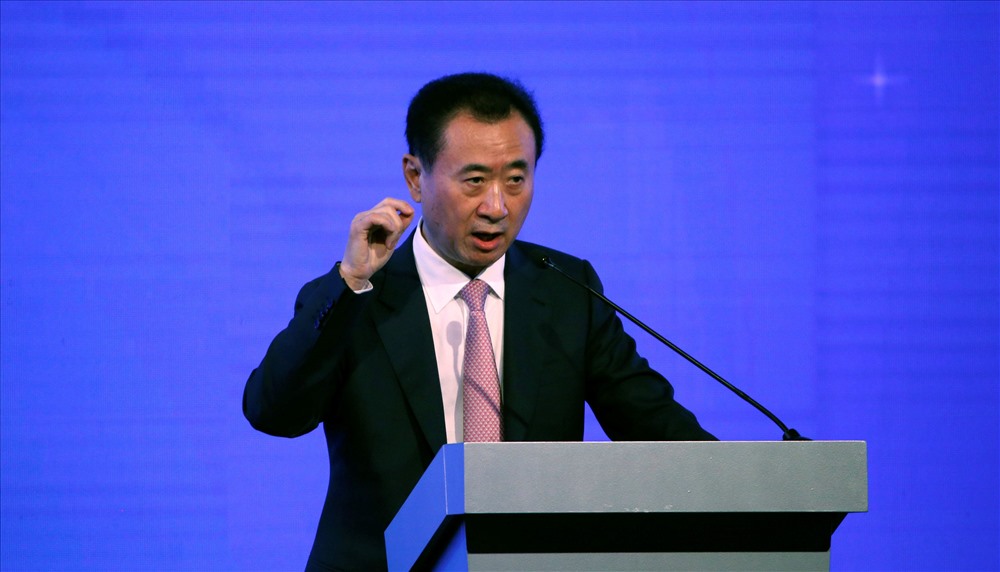 Wang Jianlin từng là người giàu nhất Trung Quốc năm 2016. Tuy nhiên, theo bảng xếp hạng mới nhất của Forbes, doanh nhân này chỉ đứng ở vị trí thứ 4. Tỉ phú này cũng rớt hạng từ top 3 xuống top 4 trong danh sách tỉ phú bất động sản giàu nhất hành tinh tính đến thời điểm hiện tại. Ảnh:The Business Times