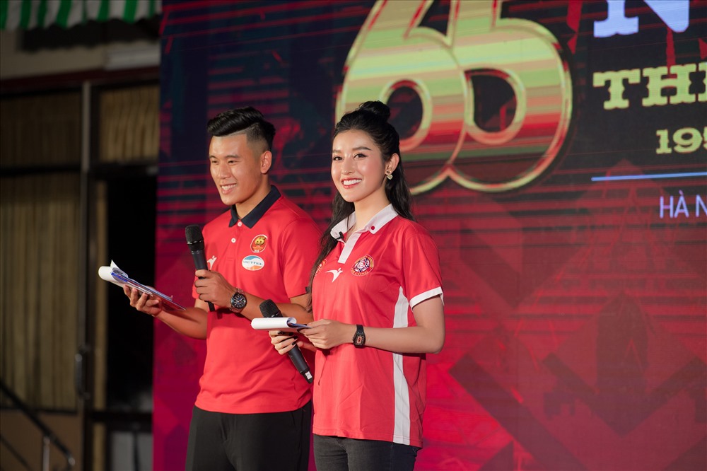 Với kinh nghiệm dẫn chương trình, Huyền My giúp Thế Tài hoàn thành tốt vai trò dẫn dắt của mình.
