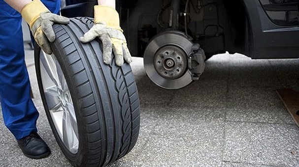 Lốp xe có vấn đề cũng là một nguyên nhân gây tiêu tốn nhiên liệu. Ảnh: St.