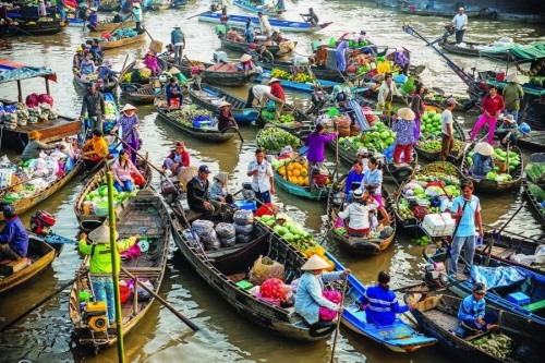 Khung cảnh tấp nập tại Chợ nổi Cái Răng. Ảnh: VT.