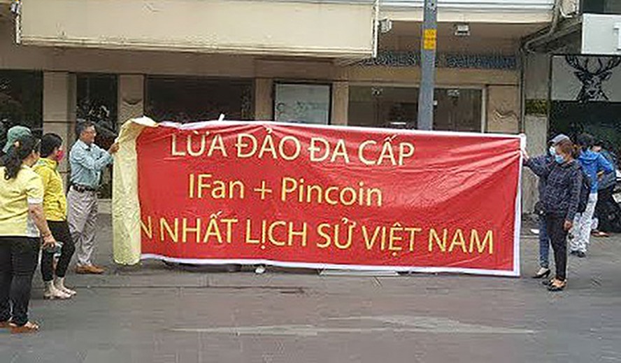 Vụ huy động vốn đa cấp thông qua dự án tiền ảo iFan tại TP.HCM từng bị phanh phui vào tháng 5.2018 có phương thức lừa đảo không khác với vụ địa ốc Alibaba (ảnh: toiyeubitcoin.com).