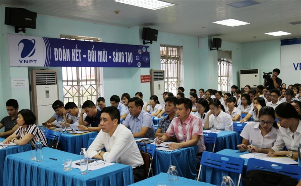 Đại biểu tham dự Hội nghị tập trung lắng nghe. Ảnh Hồng Nhung.