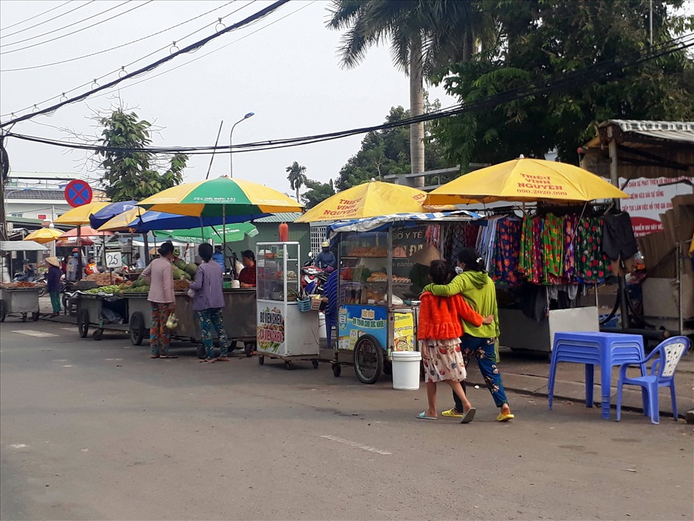 Trước đây Bạc Liêu nhiều lần ra quân nhưng tình trạng mua bán trước cổng Bệnh viện vẫn không dẹp được (ảnh Nhật Hồ)