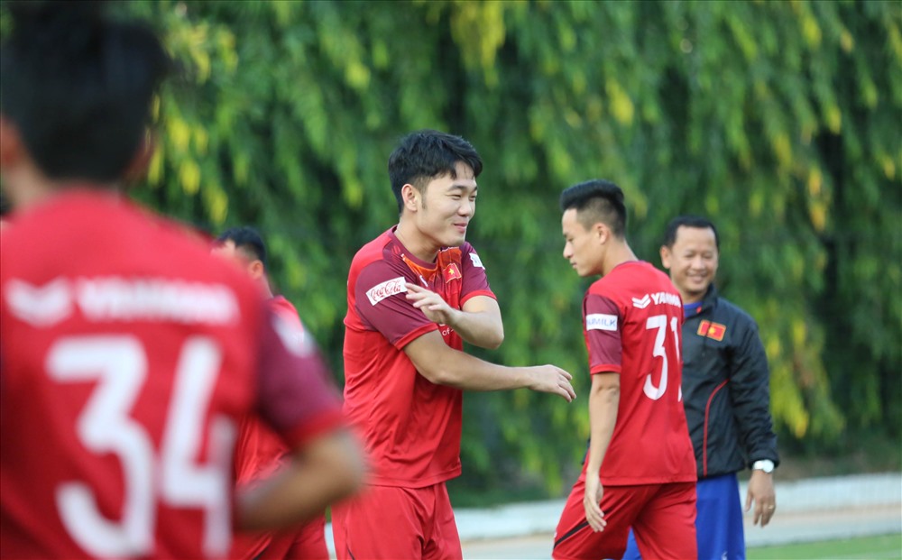 Xuân Trường cười tươi như hoa trong bài tập cực khó của HLV thể lực Park Sung-guyn Ảnh: HOÀI THU