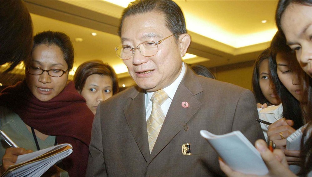 Charoen Sirivadhanabhakdi được biết đến như nhà tài phiệt sở hữu nhiều tòa nhà bán lẻ, thương mại và dân cư, đặc biệt ở Thái Lan và Singapore. Tài sản của ông chủ yếu gồm: ThaiBev hoạt động trong lĩnh vực đồ uống, Berli Jucker (BJC) hoạt động đa ngành và TCC Land về bất động sản. Trong đó, ThaiBev với thương hiệu Bia Chang được coi là nhà sản xuất bia lớn nhất tại Thái Lan do chính ông sáng lập. Ảnh: The Straits Times
