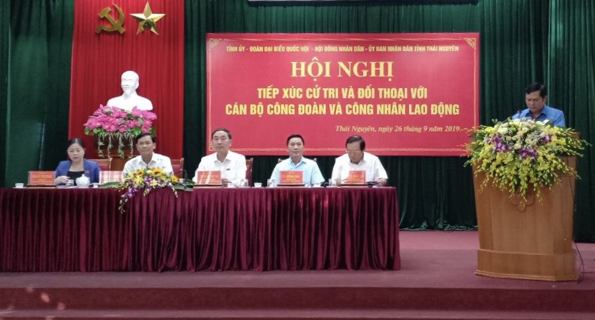 Các đồng chí lãnh đạo, đại biểu Quốc hội tỉnh Thái Nguyên điều hành Hội nghị. Ảnh: V.L