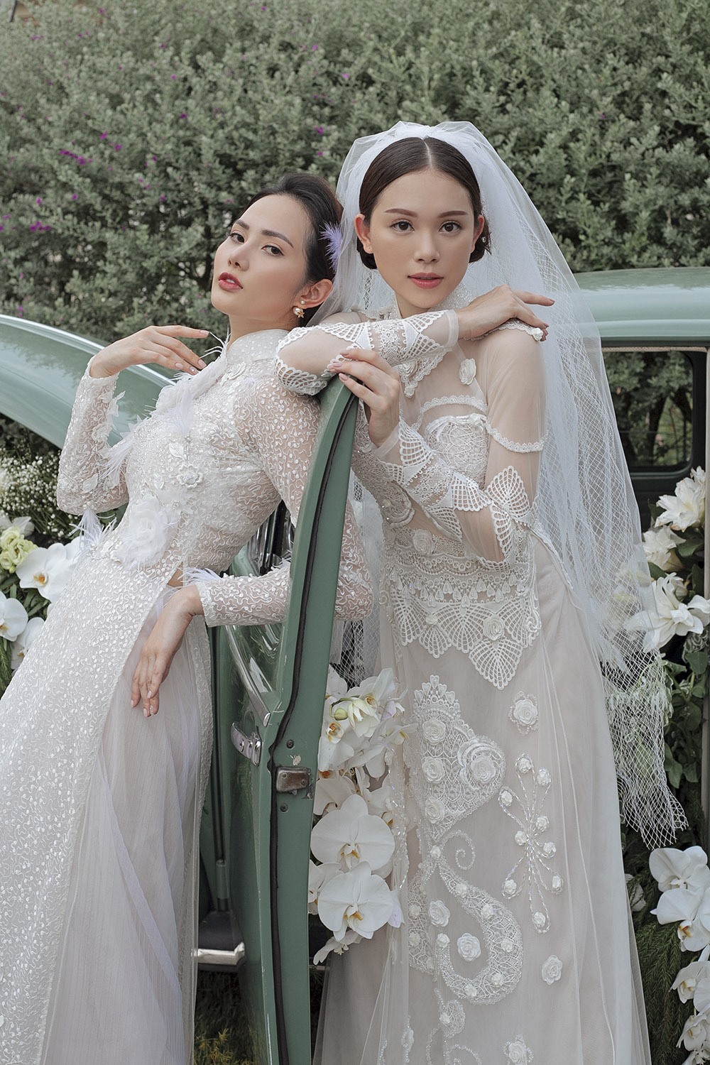 Xuất hiện cùng Linh Rin trong bộ hình còn có người mẫu Diệu Linh.