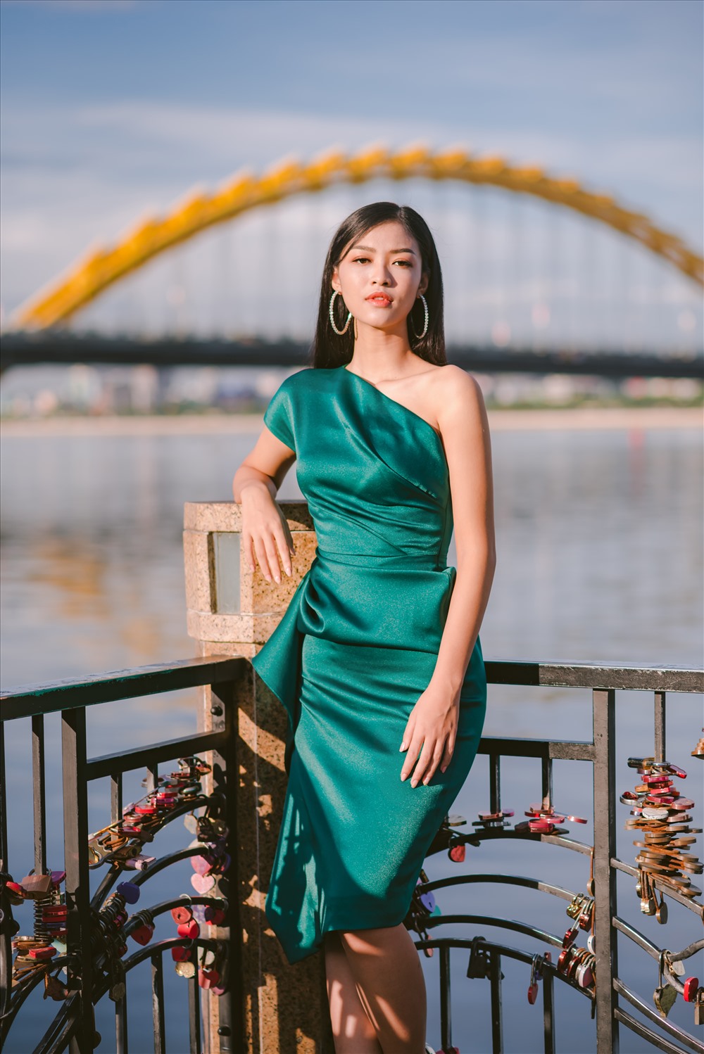 Xuyên suốt clip, nàng Á hậu khiến người xem luôn giữ vững tinh thần tích cực bởi từ hình ảnh tới cách cô truyền đạt đều tràn đầy năng lượng và thu hút. Ảnh: MWVN.