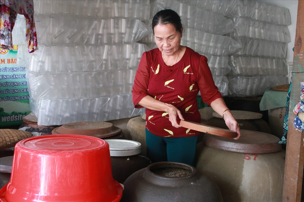 Cơ sở sản xuất tại làng nghề nay đã được cải tạo nhiều hơn để có thể đón khách du lịch ghé thăm.
