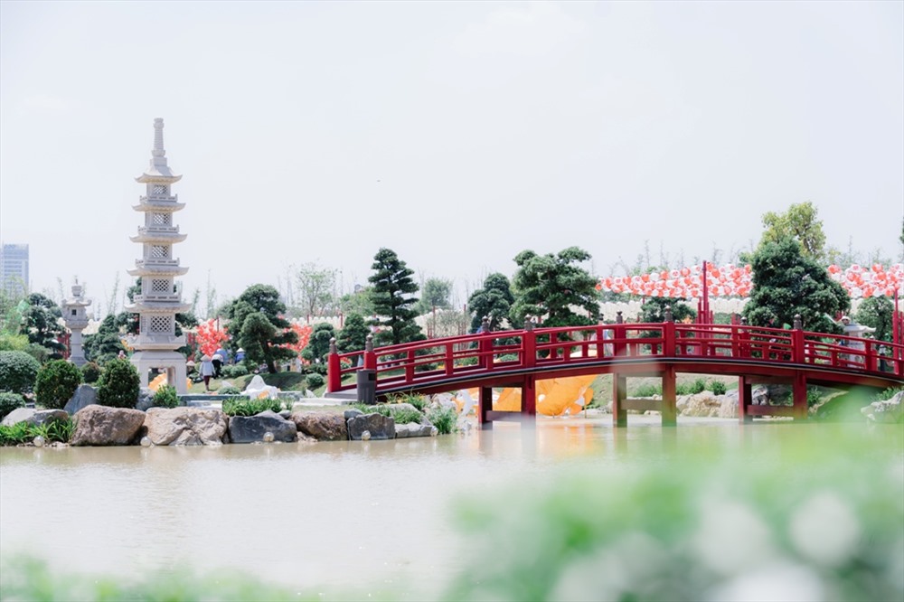 Vườn Nhật tạo nên sự cân bằng hoàn hảo giữa hệ sinh thái thông minh của đại đô thị Vinhomes Smart City.