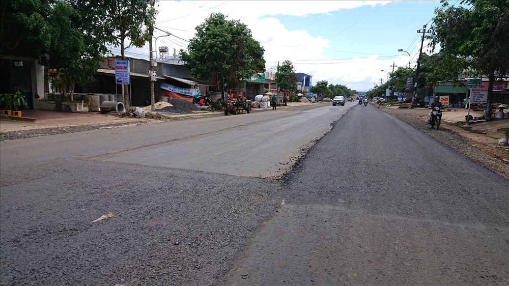 Quốc lộ 26, đoạn qua huyện Ea Kar, thời điểm đầu năm nay. Ảnh: HL