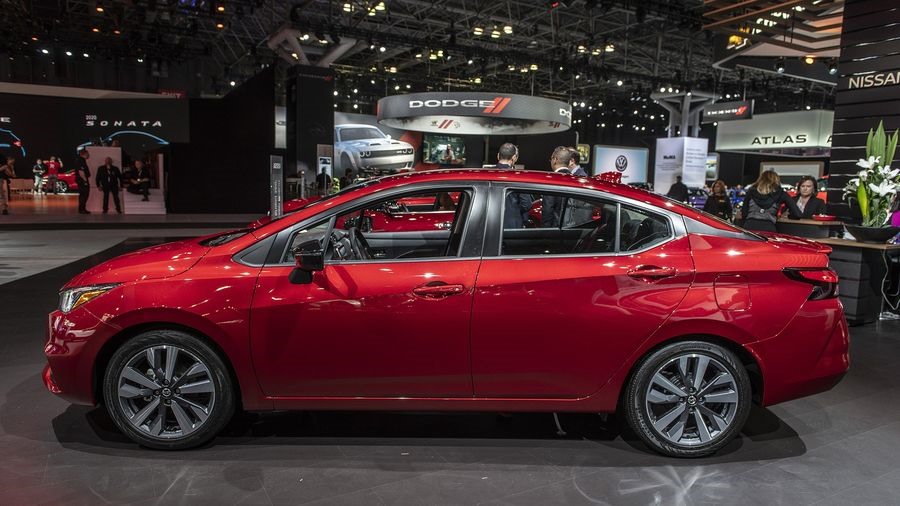 Ngoại thất Nissan sunny 2020 khá trẻ trung và mạnh mẽ. Ảnh BD.