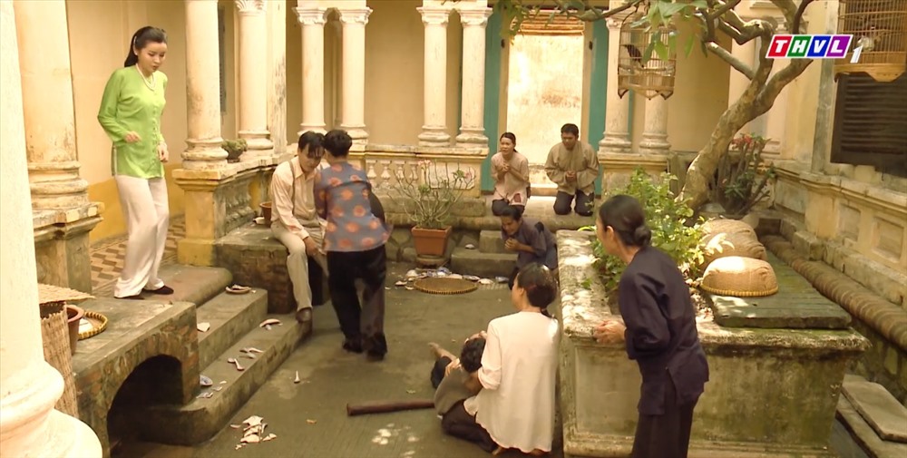 Lũ bị cậu Ba đánh.