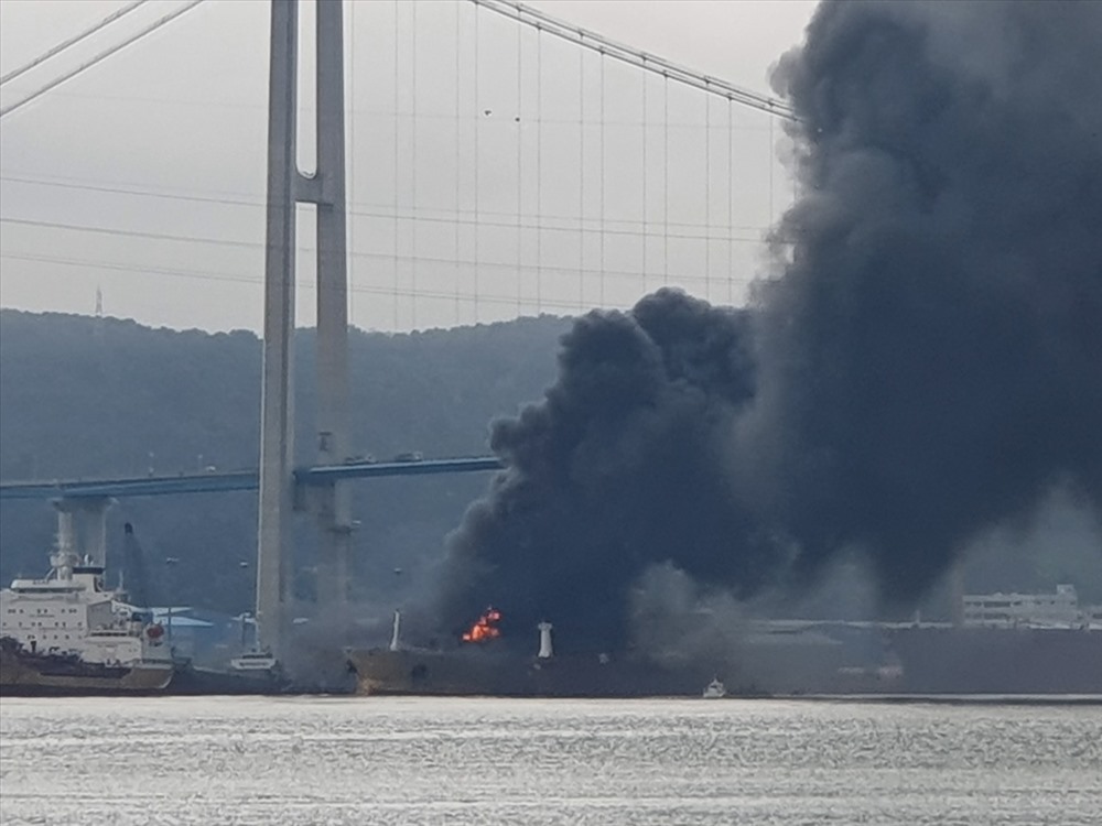 Một vài hình ảnh về hiện trường vụ cháy. Ảnh: Yonhap, AFP, Korea Times.