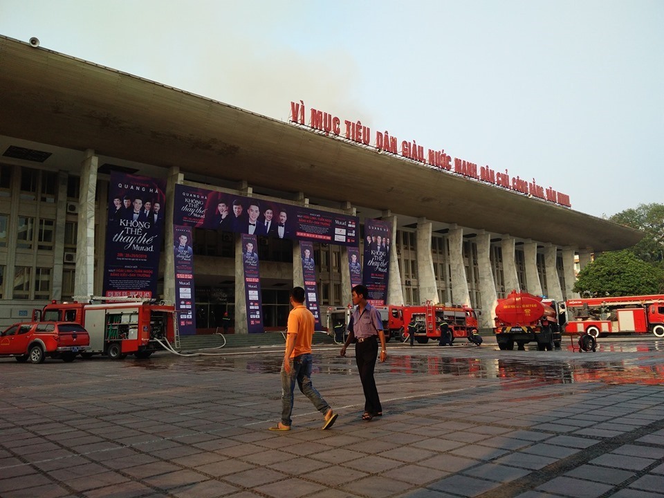 Sáng sớm 28.9, Cung Việt Xô bất ngờ cháy lớn.