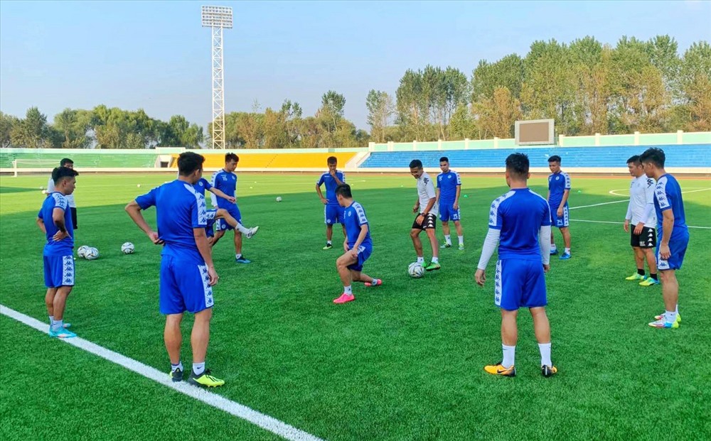 Các cầu thủ Hà Nội đang hướng đến trận chung kết lượt về với quyết tâm cao. Ảnh: HNFC