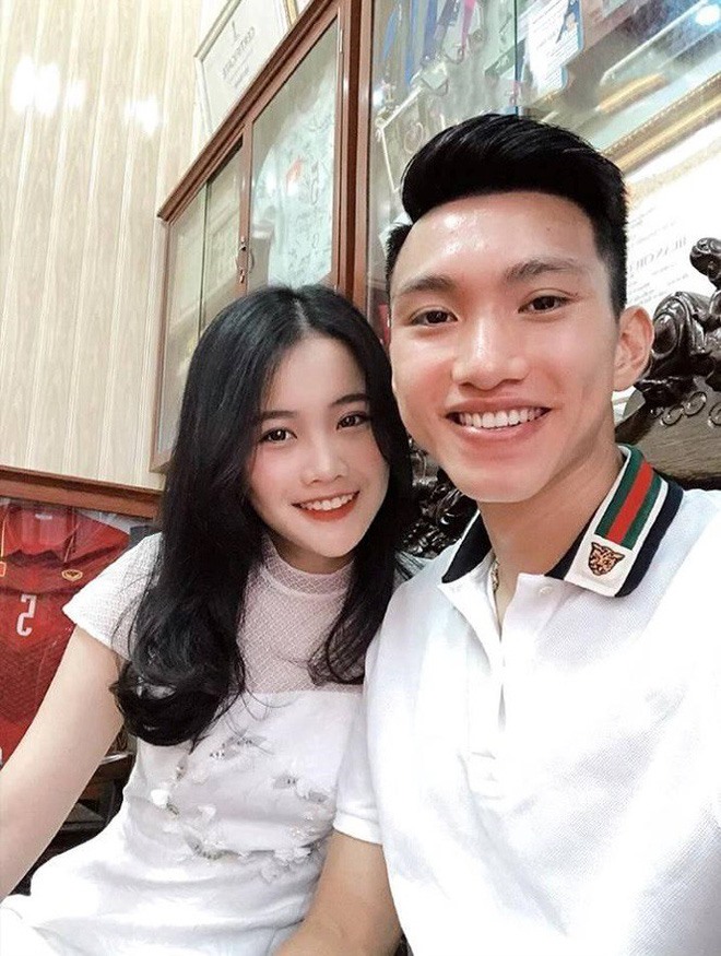 Văn Hậu rời tuyển để sang châu Âu thi đấu đồng nghĩa với việc cặp đôi sẽ yêu xa trong vòng một năm. Ảnh: FBNV