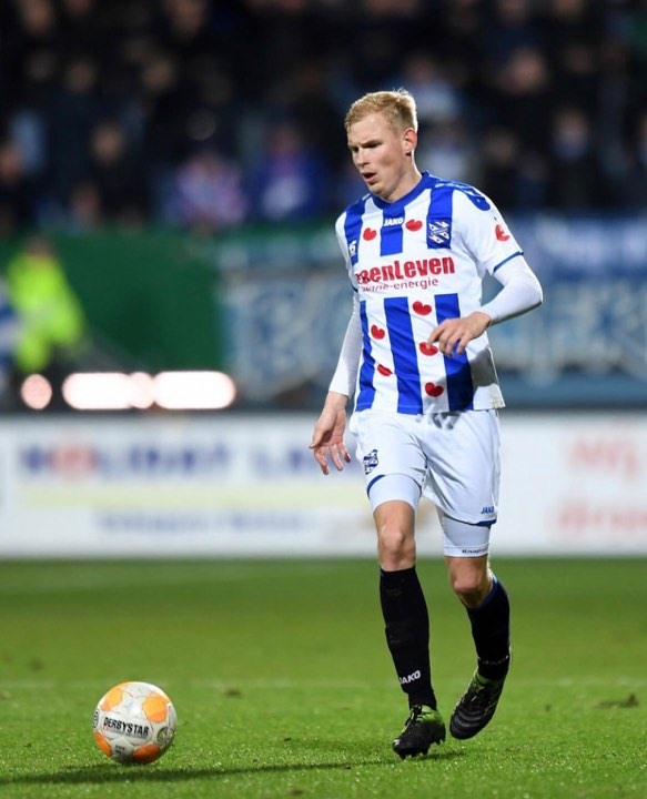Lucas Woudenber là hậu vệ duy nhất của SC Heenrenveen. Ảnh