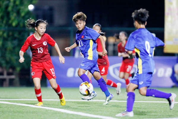 U15 nữ Việt Nam (áo xanh) đã chơi rất nỗ lực. Ảnh: HN