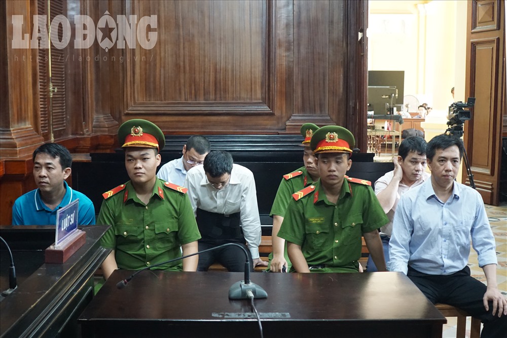 Các bị cáo .Ảnh: Hà Phương.