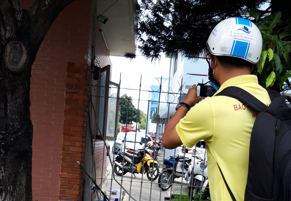 Bên trong công an đang xử lý cụ việc.