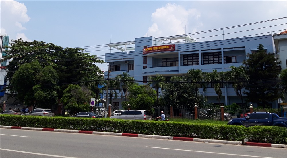 Cục thuế Bình Dương trên quốc lộ 13 nơi xảy ra vụ nổ.