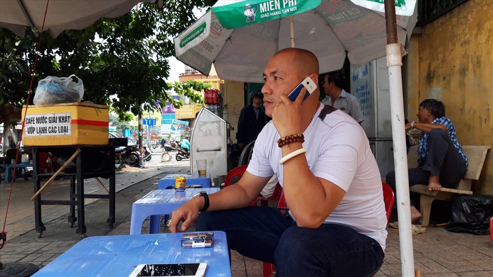 Hằng ngày, anh Nhật luôn nhận được cuộc gọi hỗ trợ từ những hoàn cảnh khó khăn. Ảnh TK