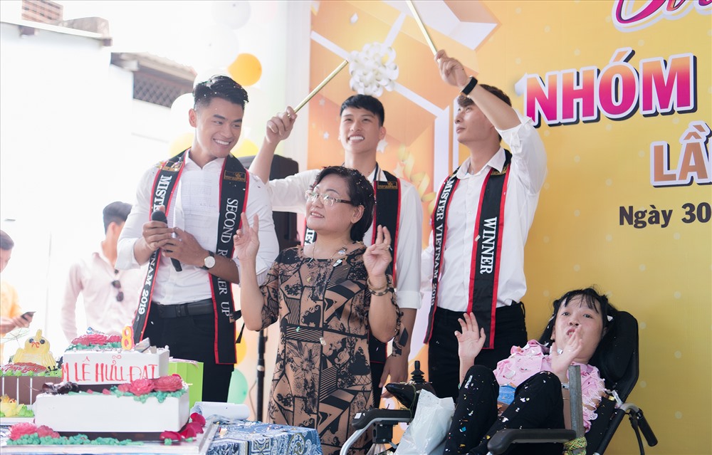 Top 3 mừng sinh nhật mọi người.