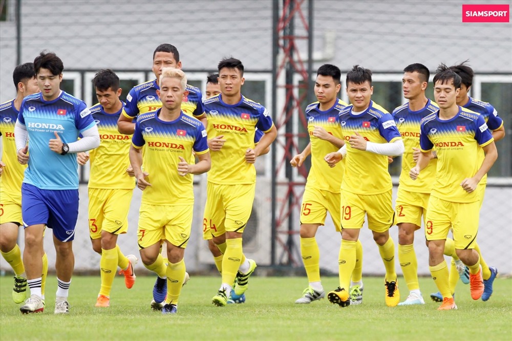 ĐT Việt Nam đã chốt danh sách 23 cái tên gửi lên FIFA trước trận đấu với Thái Lan. Ảnh: Siam Sport