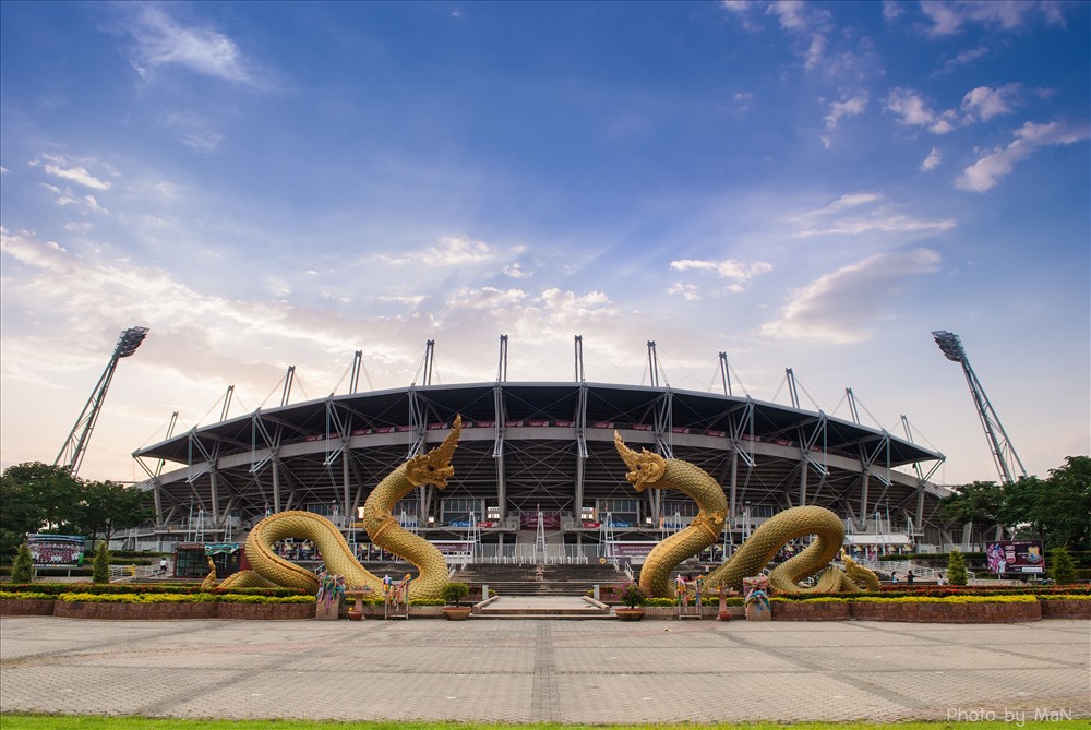 Bên ngoài sân Thammasat. Ảnh: Pinterest.