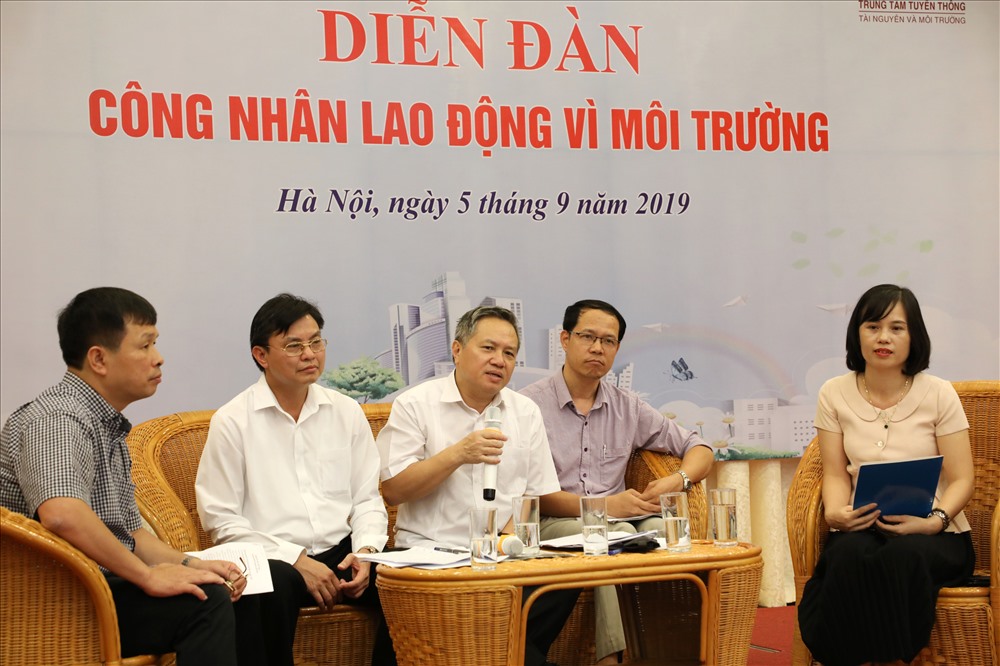 Các đại biểu tham gia Diễn đàn “Công nhân lao động vì môi trường” lần thứ nhất. Ảnh: Ngô Cường