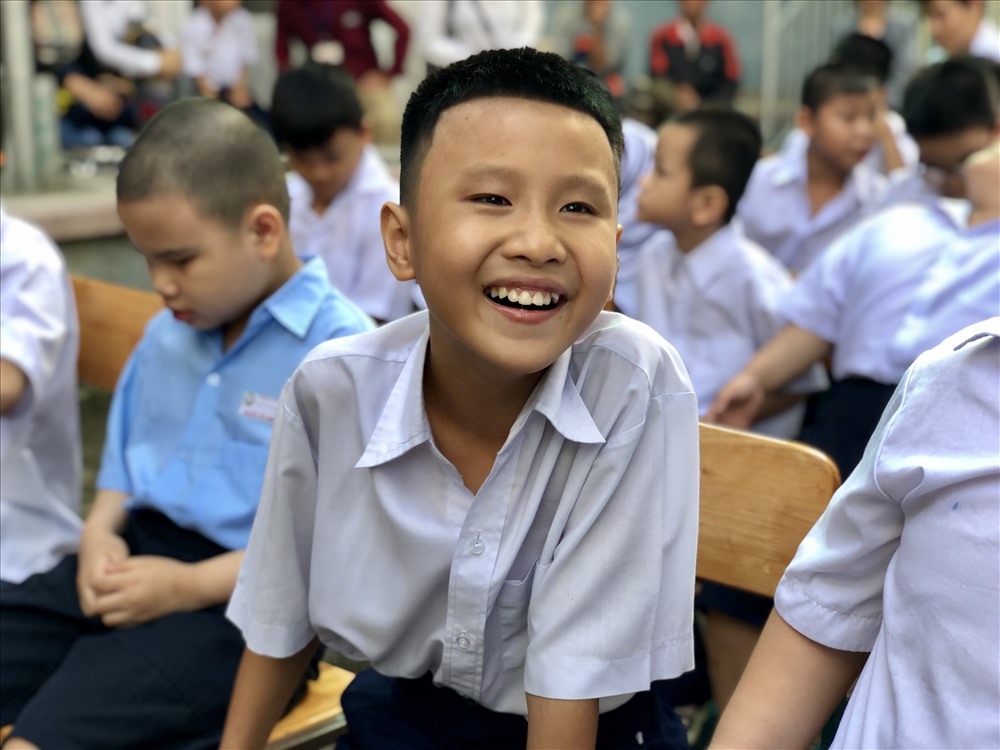 Những nụ cười rạng rỡ trước thềm năm học mới của các em học sinh.