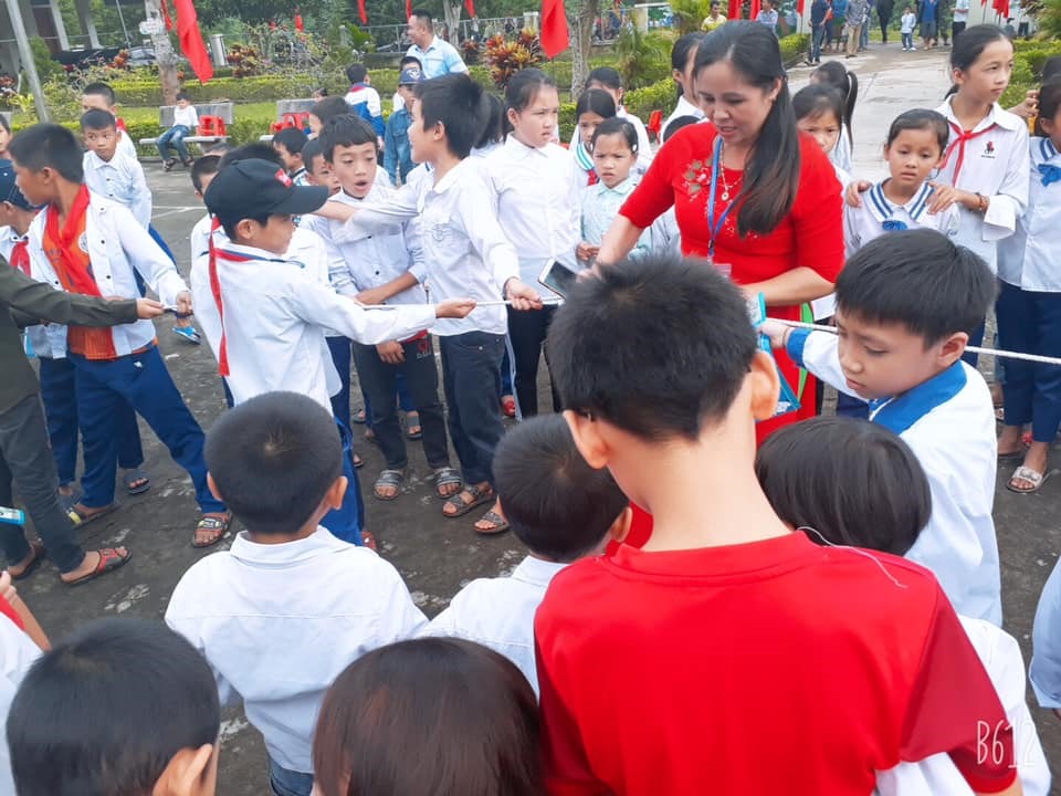 Tưng bừng khai giảng tại Trường tiểu học Thông Thụ 1 Quế Phong (Nghệ An). Ảnh: GV