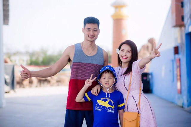 Ngày khai giảng đáng nhớ nhất đối với Bảo Thanh là ngày khai giảng của con trai. Ảnh: FBNV.