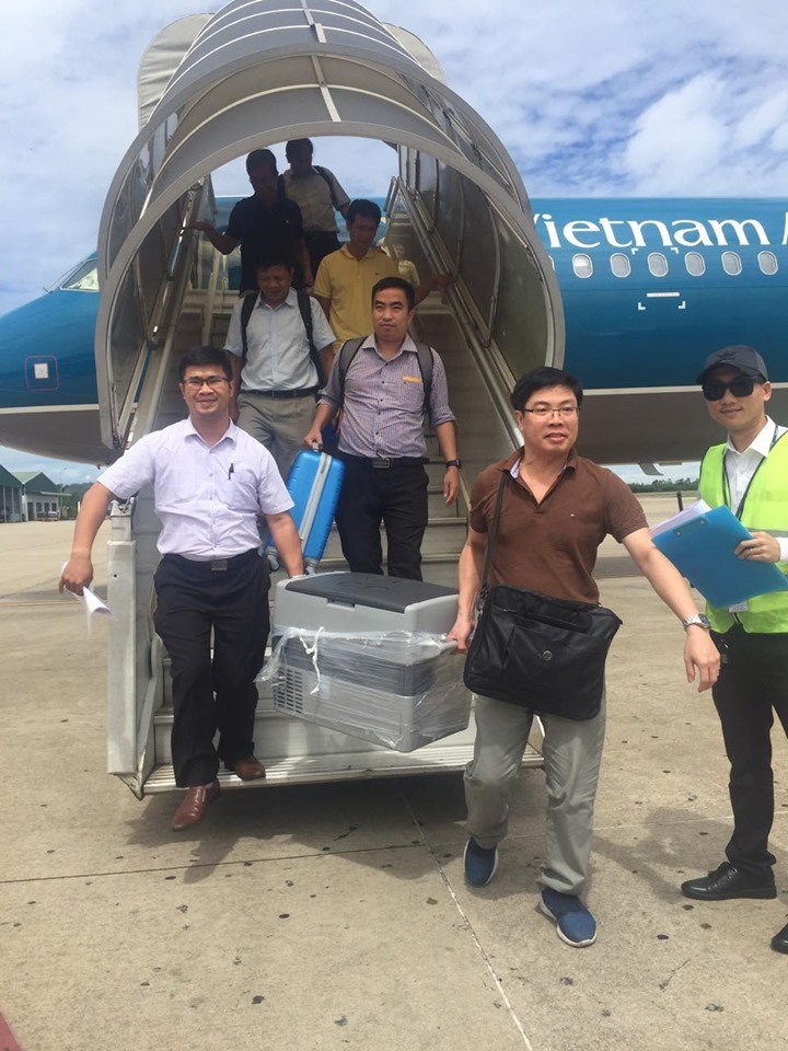 Tim và gan của người hiến tặng vận chuyển về Huế bằng đường hàng không. Ảnh: BV cung cấp.