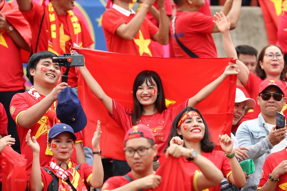 CĐV Việt Nam trên sân Thammasat (Thái Lan). Ảnh: TT