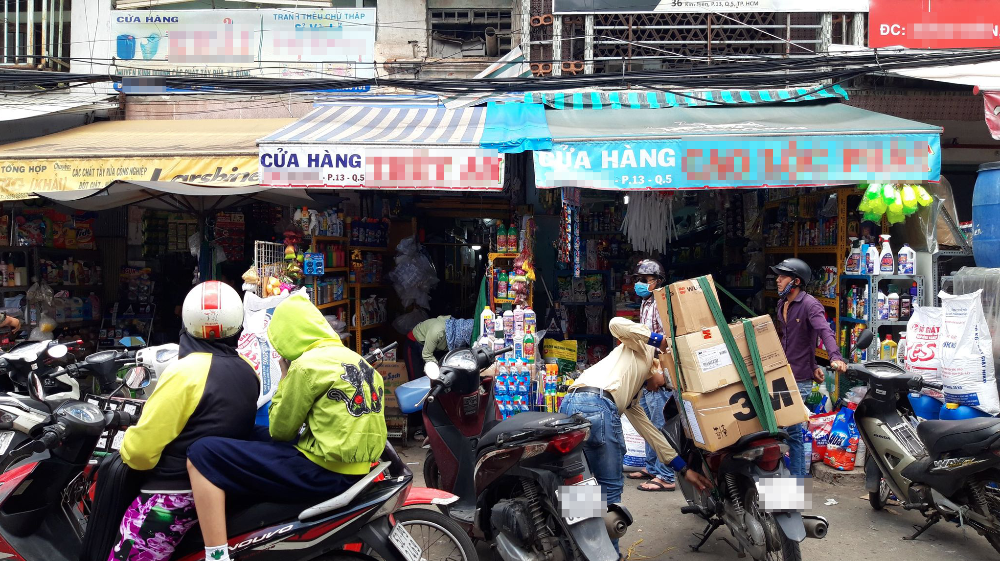 Nhiều loại hóa chất nằm trong danh mục kiểm soát chặt chẽ, nhưng được mua bán một cách dễ dàng. Ảnh TK.