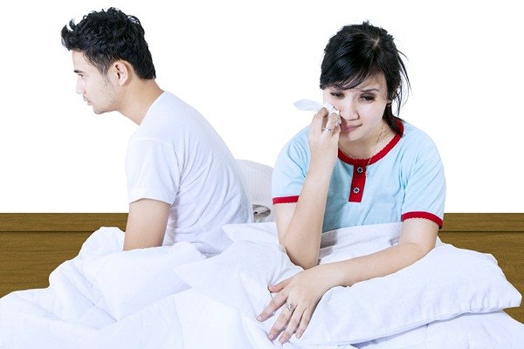 Đàn bà buông xuôi tức là họ đã kiệt sức và bất lực để níu kéo lại chút tình cảm còn lại này.