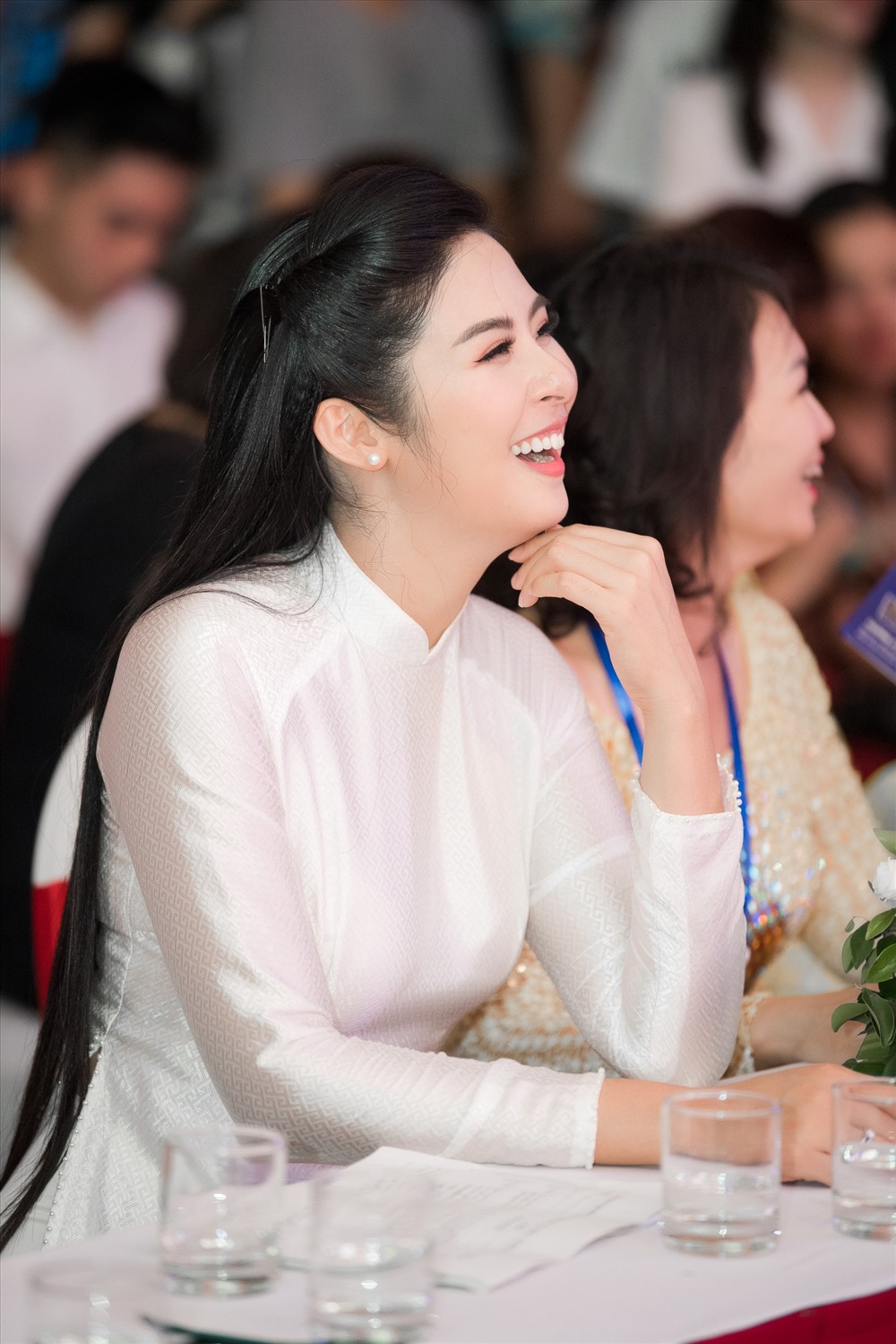 Ngọc Hân rất vui khi được trở về “mái nhà xưa” và gặp gỡ các thầy cô.