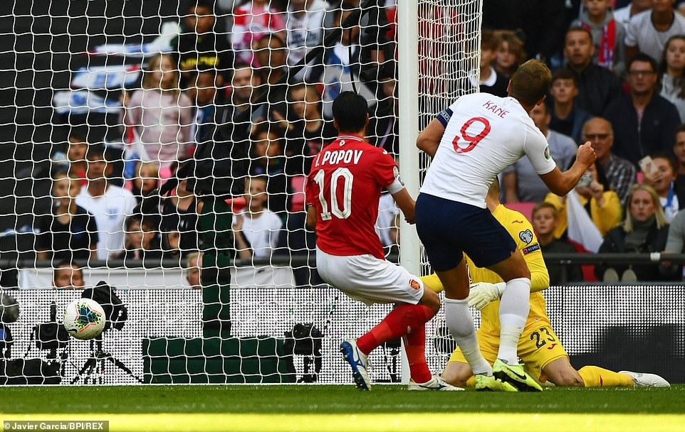 Bàn mở tỷ số của Harry Kane. Ảnh: REX