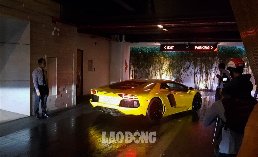 Đây là một trong những chiếc xe nổi bật nhất, được mệnh danh là siêu xe Lamborghini đắt nhất và nhanh nhất tại Việt Nam.