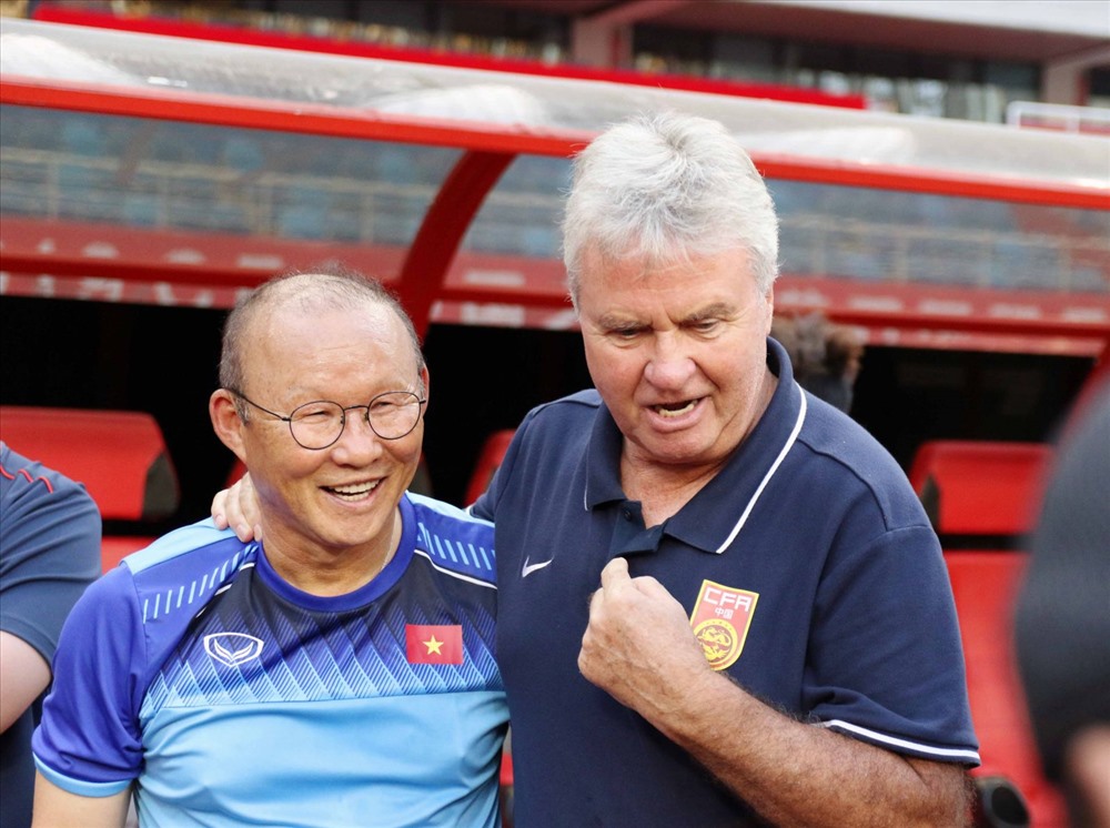 HLV Park Hang-seo đánh bại đội bóng do “sếp cũ” Guss Hiddink dẫn dắt. Ảnh: VFF