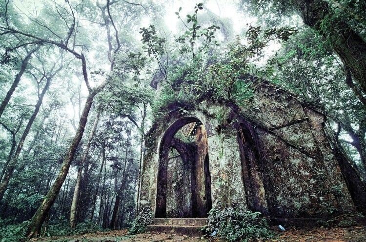 Nhà thờ cổ ba vì với vẻ đẹp huyền bí là địa điểm lý tưởng để có những bức ảnh siêu “deep”