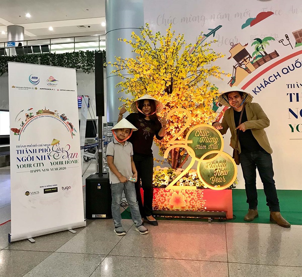 Đến TP.HCM, du khách được hòa mình vào không khí đón năm mới và ăn Tết cùng người dân địa phương. Ảnh: Q.NHƯ