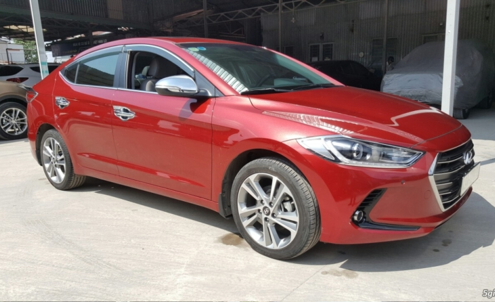 Hyundai Elantra số tự động 2009. Ảnh ST.