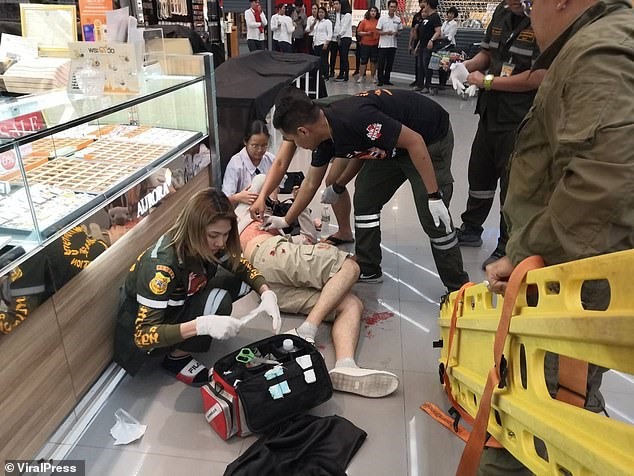 Ngoài 3 người thiệt mạng còn có 5 người bị thương trong vụ xả súng. Ảnh: Viral Press
