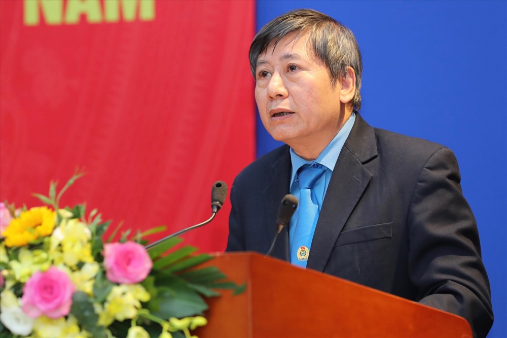 Đồng chí Trần Thanh Hải – Phó Chủ tịch Thường trực Tổng Liên đoàn Lao động Việt Nam - báo cáo tóm tắt kết quả hoạt động công đoàn năm 2019; nhiệm vụ trọng tâm công tác công đoàn năm 2020. Ảnh: Sơn Tùng.