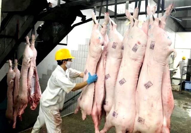 Nhu cầu thịt lợn những ngày áp Tết tăng nhưng không hiếm hàng (ảnh Nhật Hồ)