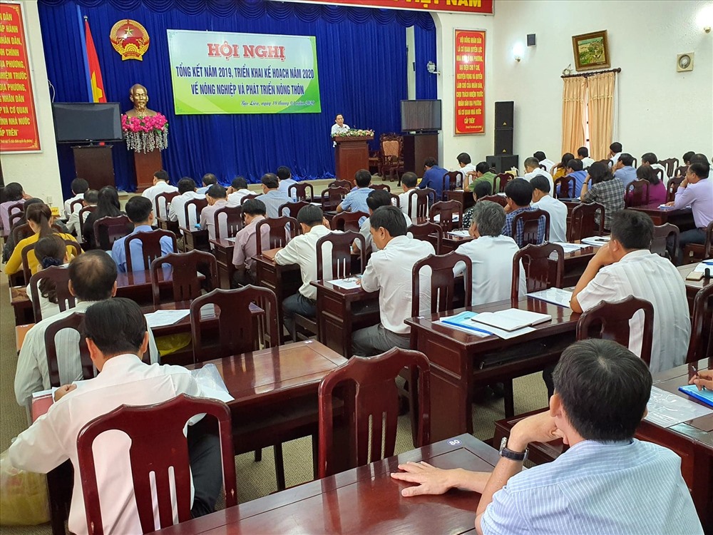 Tại buổi tổng kết ngành NNPNT Bạc Liêu Chủ tịch UBND tỉnh Bạc Liêu đề nghị sớm bàn giao đất cho các nhà đầu tư trong Khu công nghệ cao (ảnh Nhật Hồ)