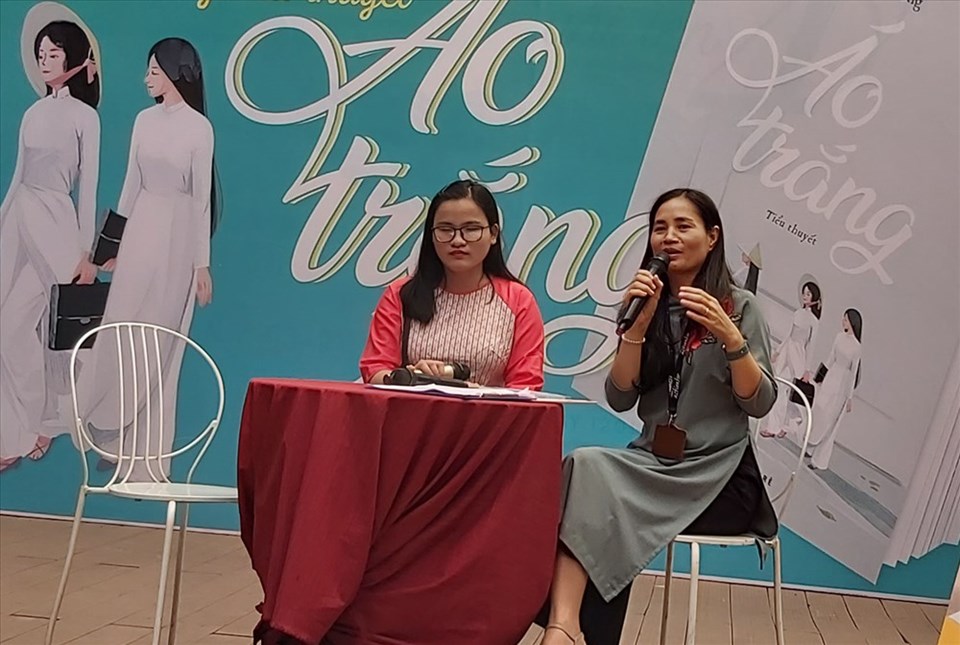 Nghiêm Vũ Thu Loan ra mắt sách "Giấc mơ nơi thiên đường" và giao lưu với bạn đọc tại Đường sách TP.HCM mới đây Ảnh: QUỲNH NHƯ Nghiêm Vũ Thu Loan ra mắt sách "Giấc mơ nơi thiên đường" và giao lưu với bạn đọc tại Đường sách TP.HCM mới đây Ảnh: QUỲNH NHƯ
